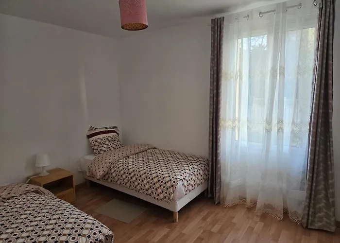 Sejour Eau Vive Proche Commerces Et Metro Apartmán Créteil