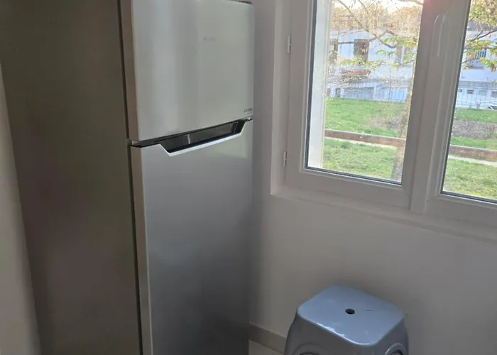 Sejour Eau Vive Proche Commerces Et Metro Apartmán Créteil